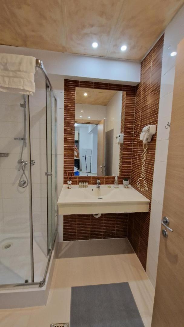 Rin Grand Sofmed * Bucureşti
